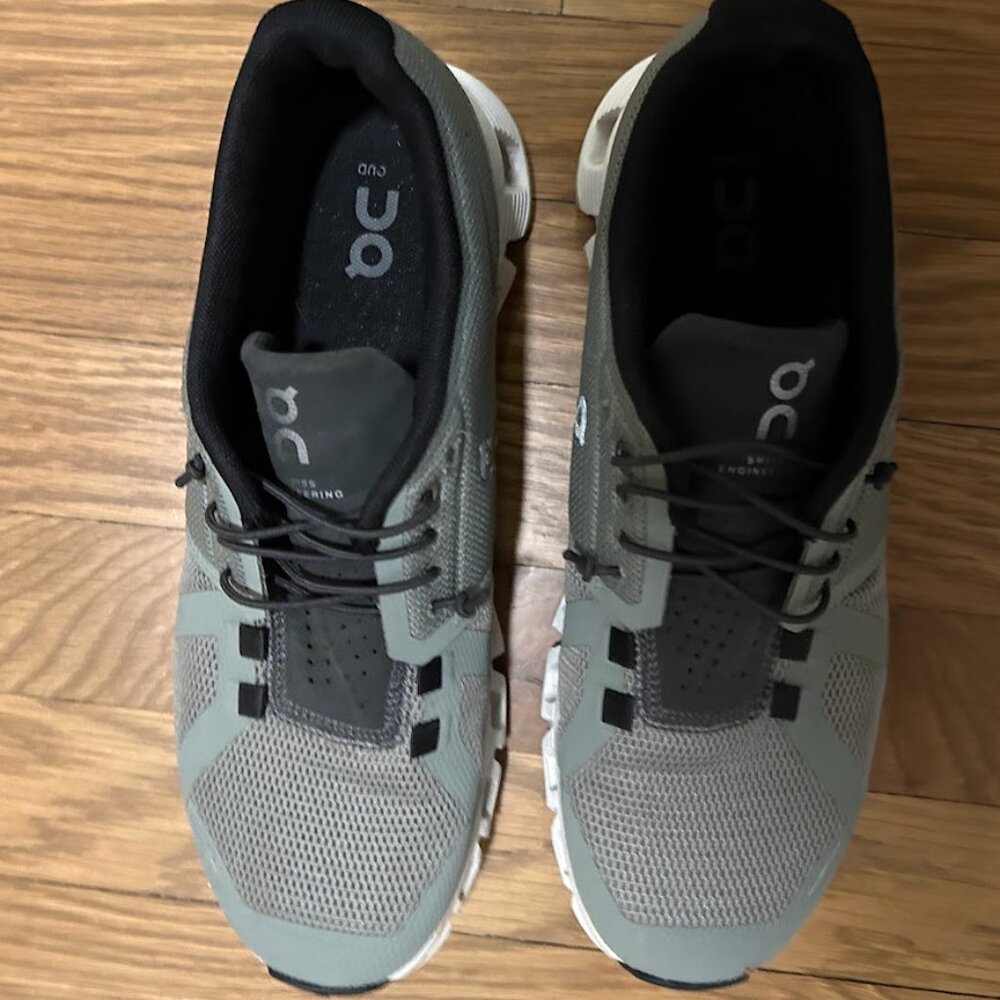 On Cloud 5 shoe in Sage, size 7.5